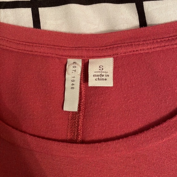 Women’s long sleeve tee size small - Picture 3 of 3